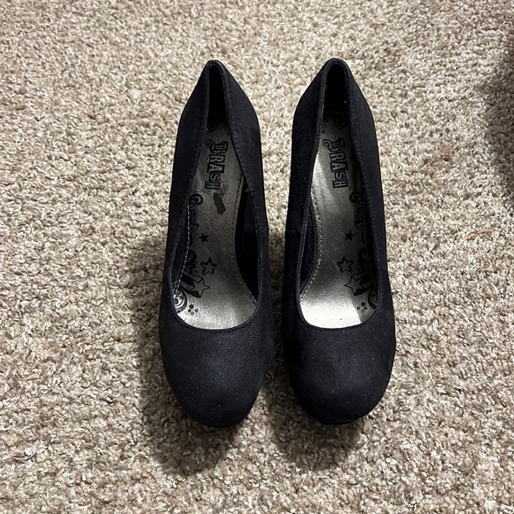 Brash black heels - Picture 3 of 7